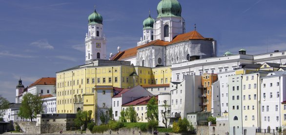 Historische Altstadt von Passau mit Dom © Bergfee - Fotolia.com