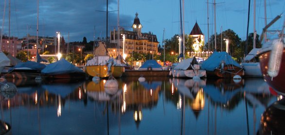 Lausanne bei Nacht © milsabord29 - Fotolia.com