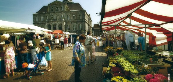Wochenmarkt am Rathaus in Maastricht © © MCB/Studiopress