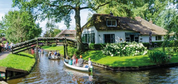 Grachtenfahrt in Giethoorn © rob3rt82-fotolia.com